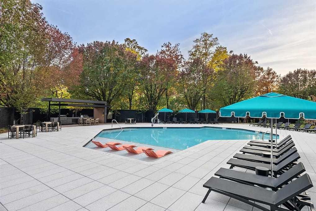2Br Executive Apartment With Spacious Layout Arlington Exterior foto